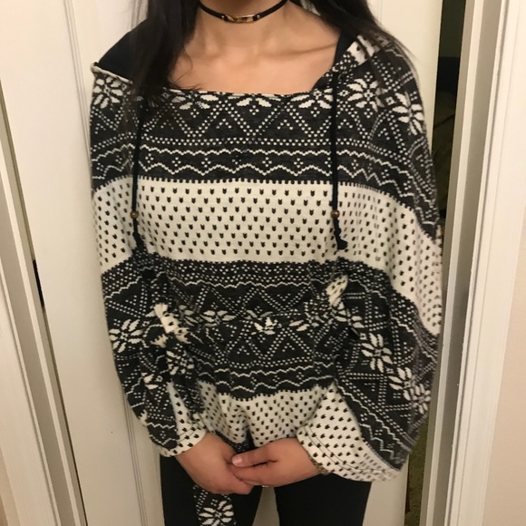 vfish – Hooded Sweater Poncho - Picture 1 of 3